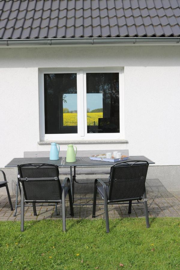 Villa Kleines Haus Am Feld Rehna Exterior foto